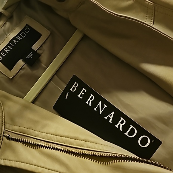 NWT- Bernardo faux Leather Jacket Moto sand/beige size Small (Nordstrom) - Picture 5 of 9